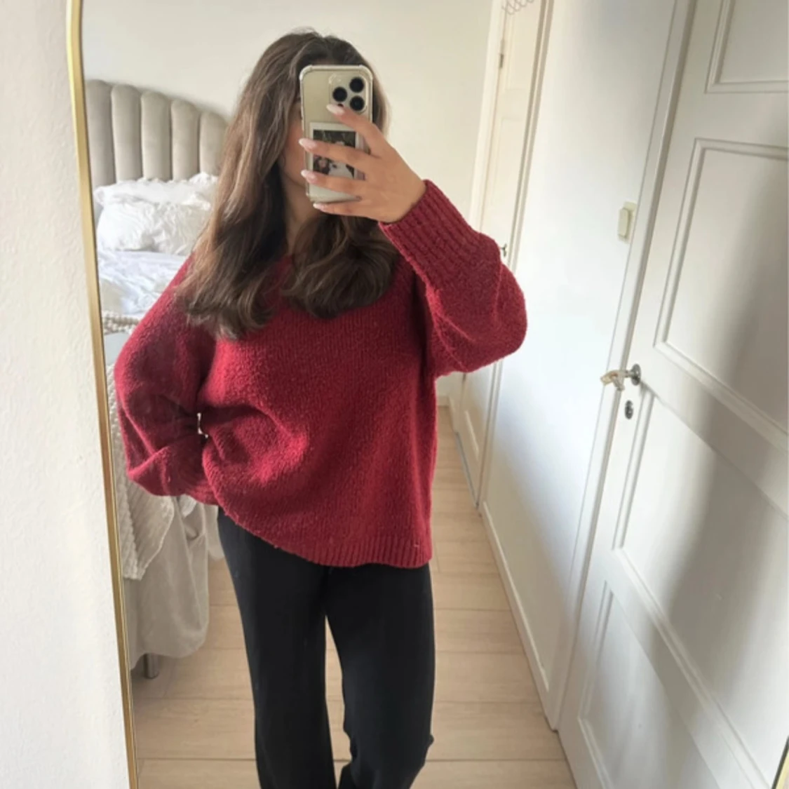 Röd stickad tröja