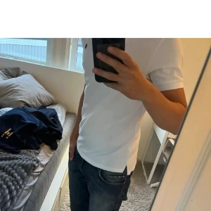 Morris Piké - Säljer en vit Morris piké! Pikén är i toppskick och bara använd fåtal gånger. Storlek M. Nypris ca 1000kr. Hör av er vid minsta fundering! Priset är ej hugget i sten! 