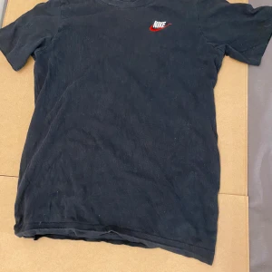 Svart Nike t-shirt - Svart t-shirt från Nike i storlek 147-158