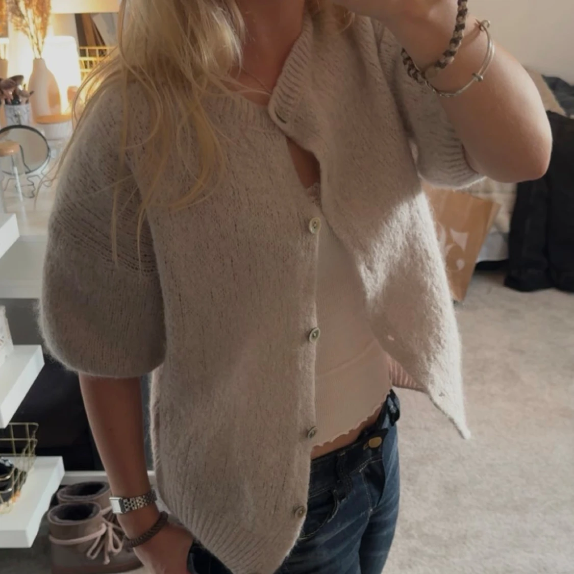 Beige stickad kofta med kort ärm - 1
