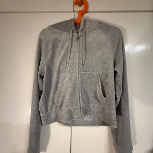 Juicy kofta  - Helt ny inga fel säljes då den är för tight på mig. Liten i storleken 