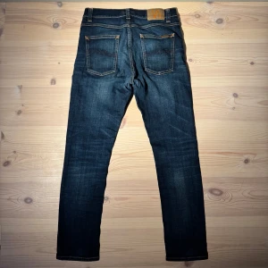 Nudie Jeans Lean dean - Nudie jeans (Lean Dean) | Storlek: W30 L30 | Skick: 8/10, lite deffekt vid skrevet och fickorna. | Hör gärna av er vid frågor och funderingar! Pris går att diskutera vid smidig affär🤗