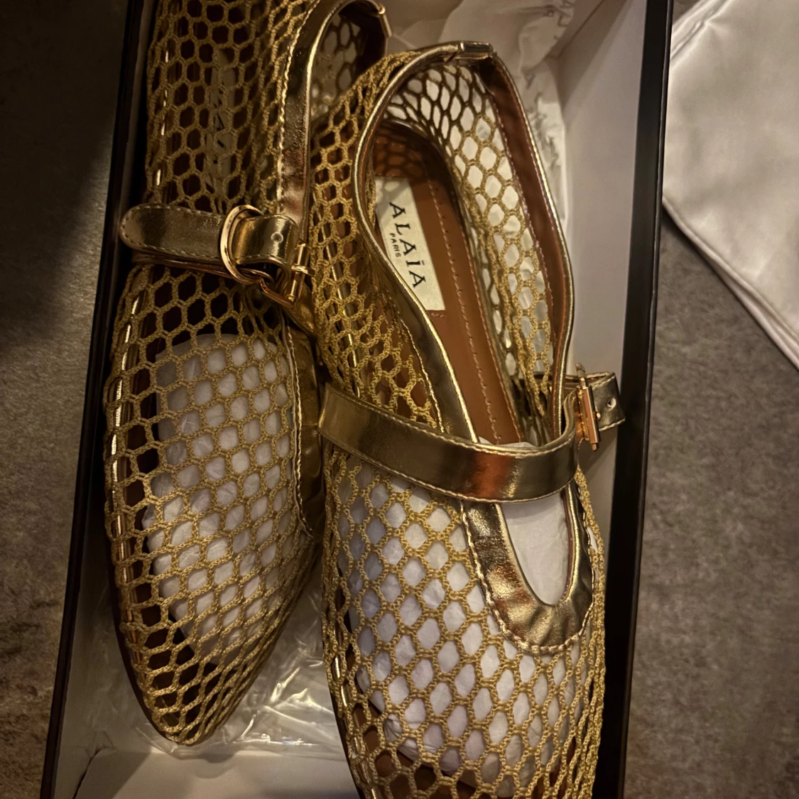 Guldiga nätballerinaskor från Alaïa - 1