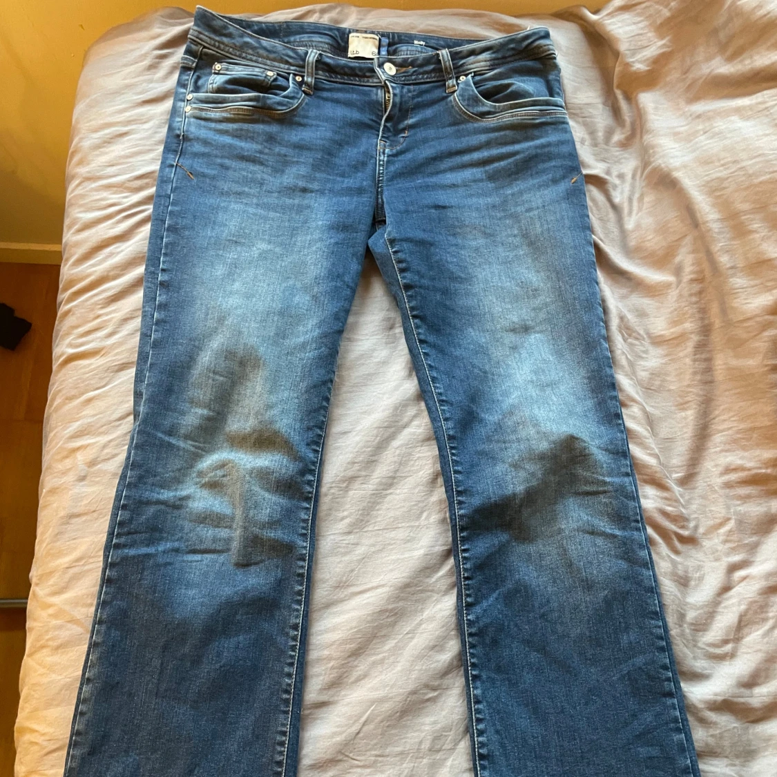 Blåa lågmidjade bootcut ltb jeans