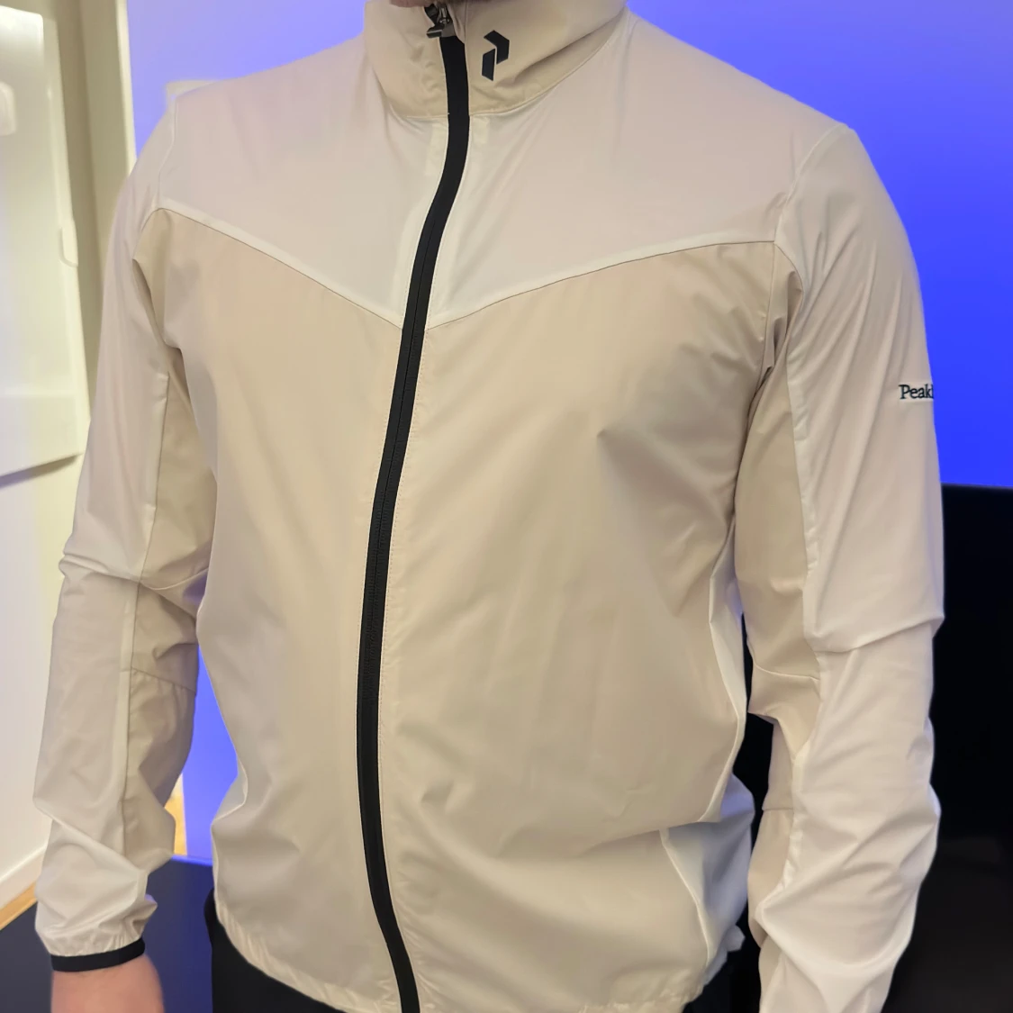 Beige vindjacka från Peak Performance - 2