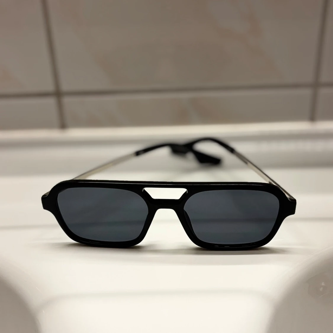 Krobbe Shadez, Solglasögon 