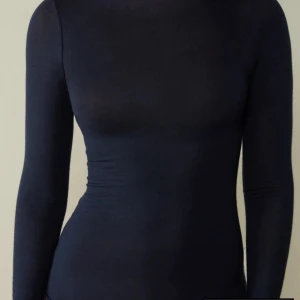 MörkBlå långärmad tröja intimissimi - Bra skick! Nypris 559.