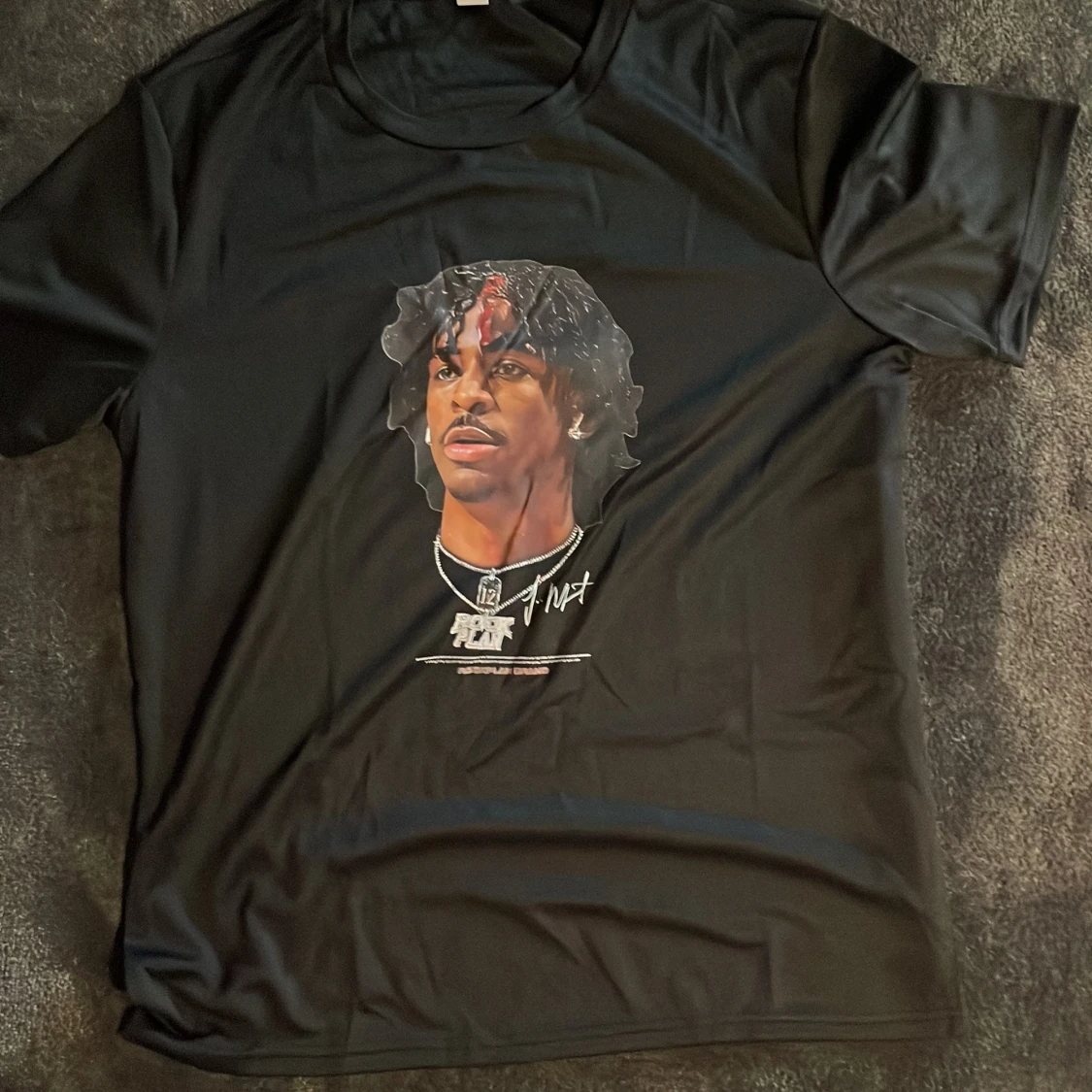 Svart t-shirt med tryck från Popular Brand - 1