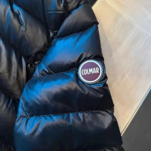 Colmar jacka!!💖💖 - Helt perfekt till hösten och vinter, jätte bra skick. Skriv för fler bilder eller frågor💖💖 Storleken är 44 i Italiensk storlek, vilket motsvarar XS/S.