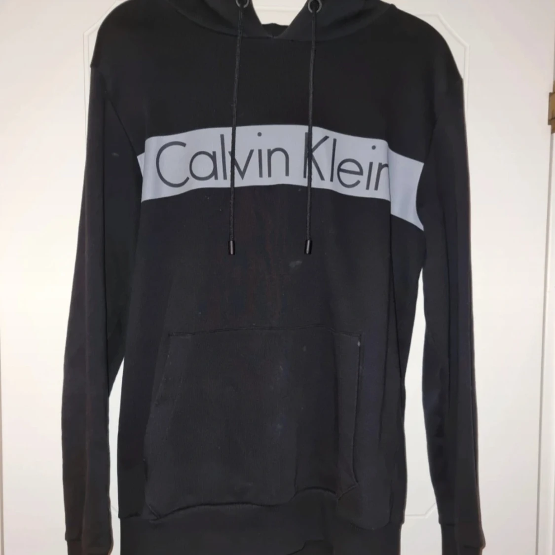 Svart Calvin Klein hoodie med logga