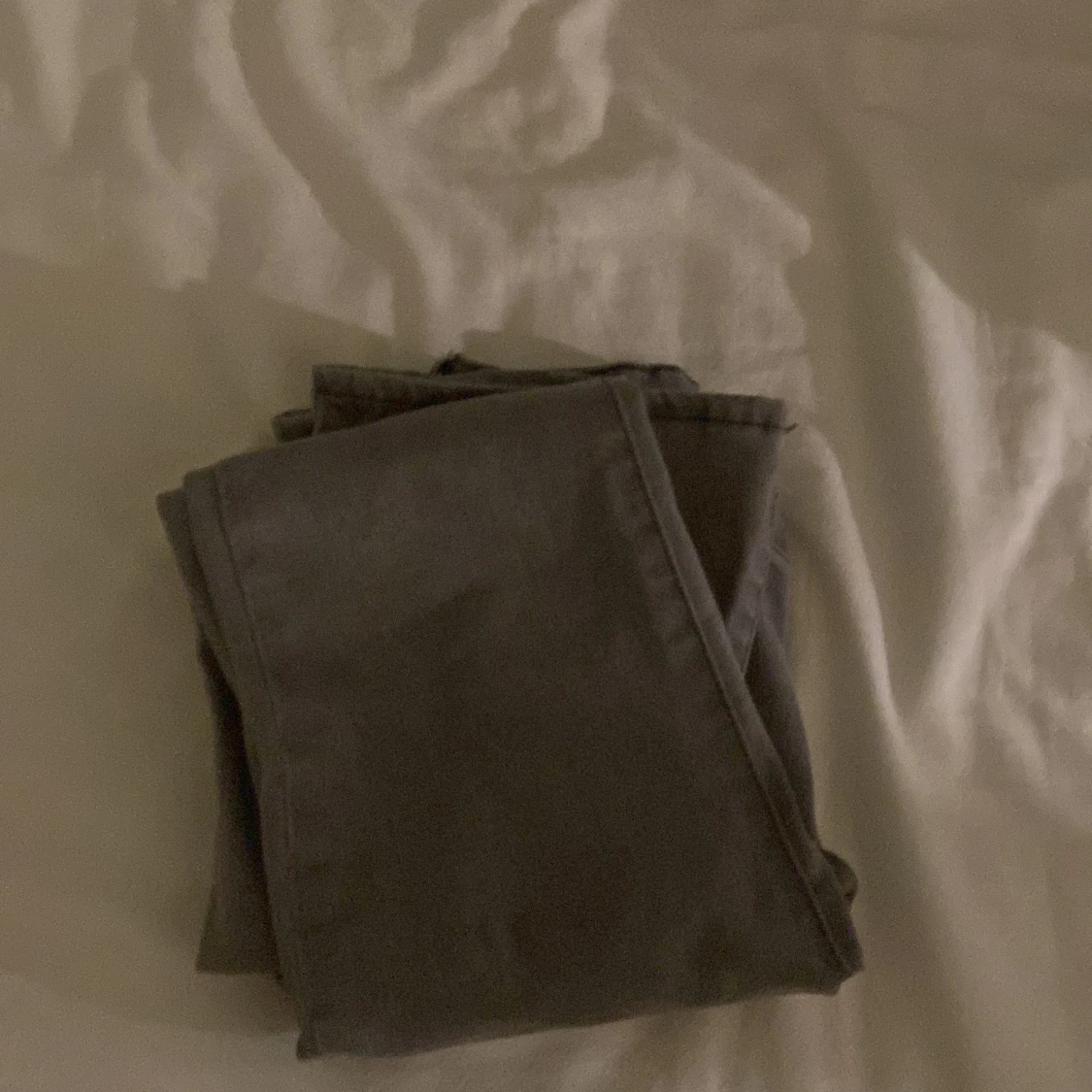 Grå jeansbyxor i rak modell - 3