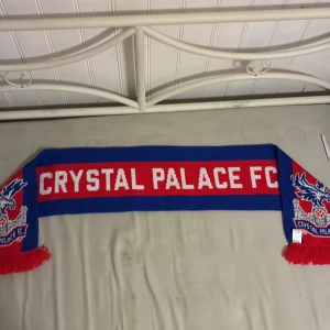 Crystal Palace FC halsduk blå/röd - Priset kan diskuteras vid snabb affär 