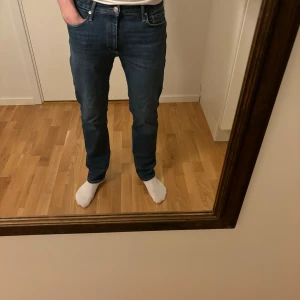 Mörkblå jeans - Mörkblå jeans