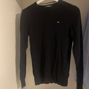 J Lindberg  - Fräsch J Lindberg tröja i merino ull tröjan har krympt och passar nu strorlek xs