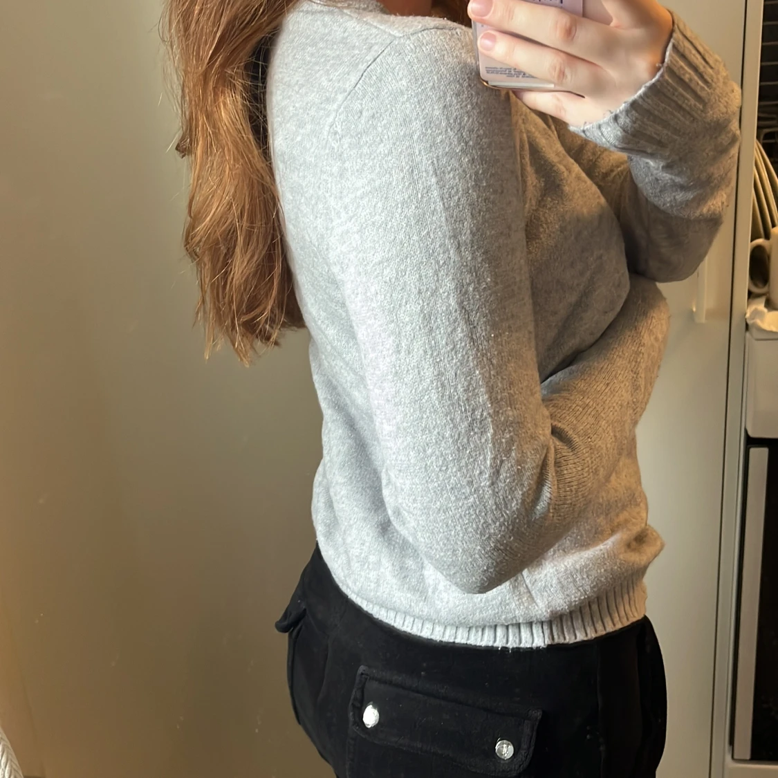 Grå v-ringad stickad tröja - 3