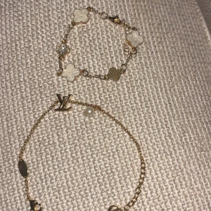 Armband  - Två eleganta armband i guldton, få båda för ett bra pris ! 