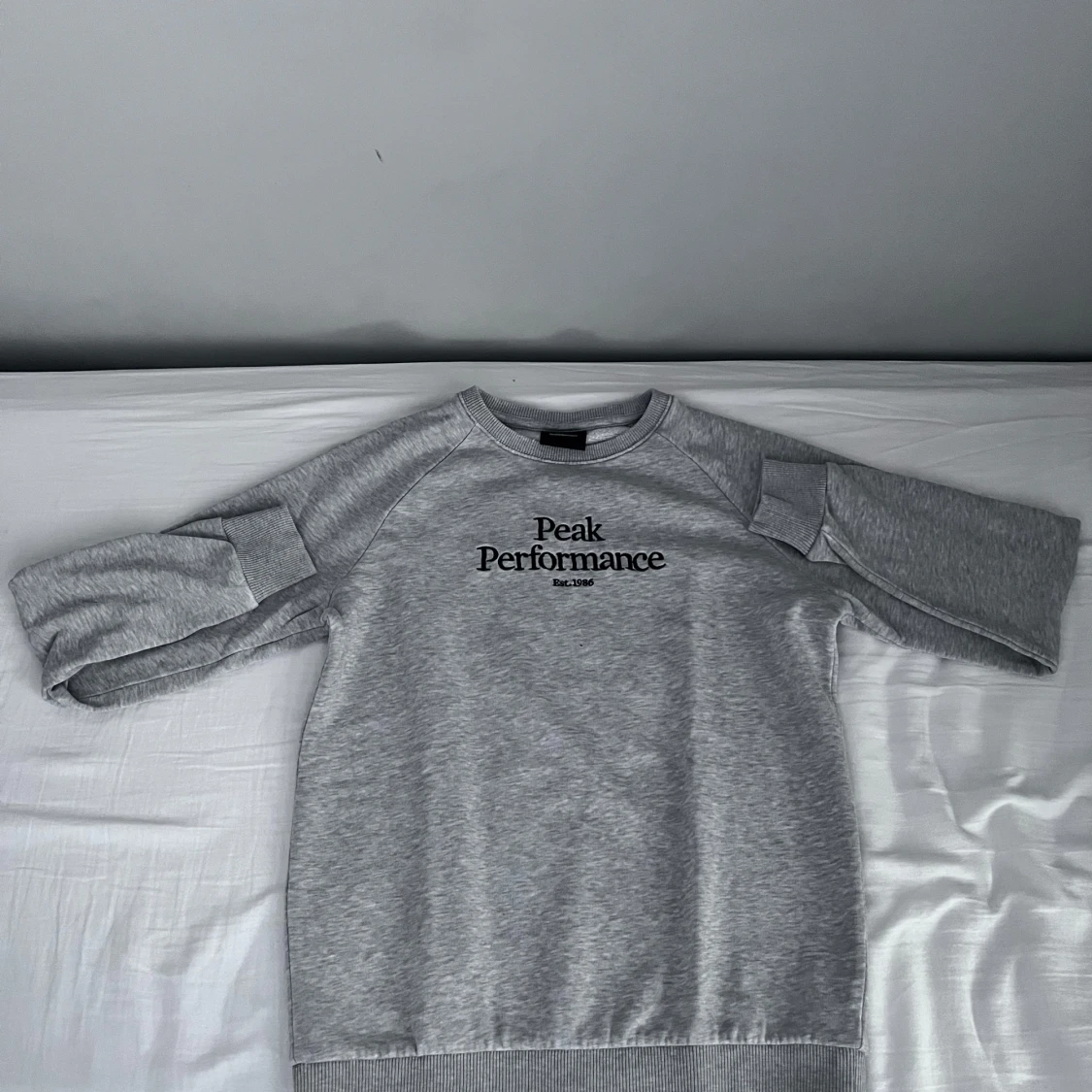 Grå sweatshirt från Peak Performance