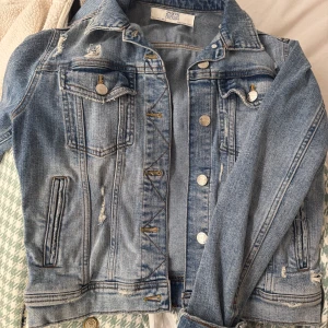 Jeansjacka Zara - Storlek XS/ S, som ny