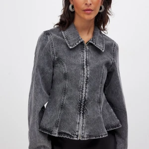 SÖKER STRL M!!! - SÖKER denna super snygga jeansjacka från NAKD i storlek M. 