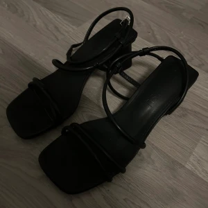 Svarta klackar - Skit snygga klackar! Endast provade!!