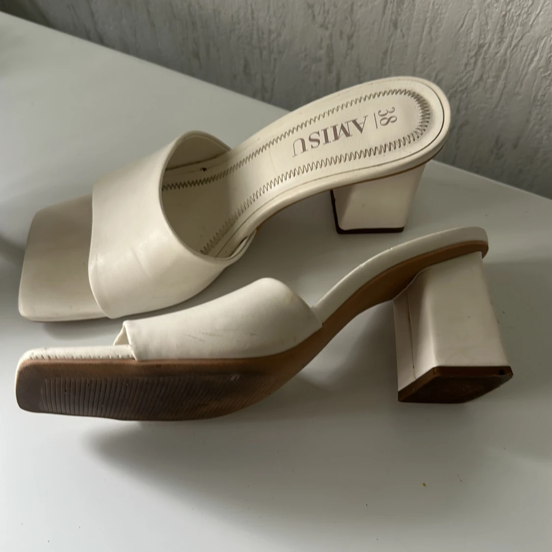 Beige sandaler med klack från New Yorker - 2