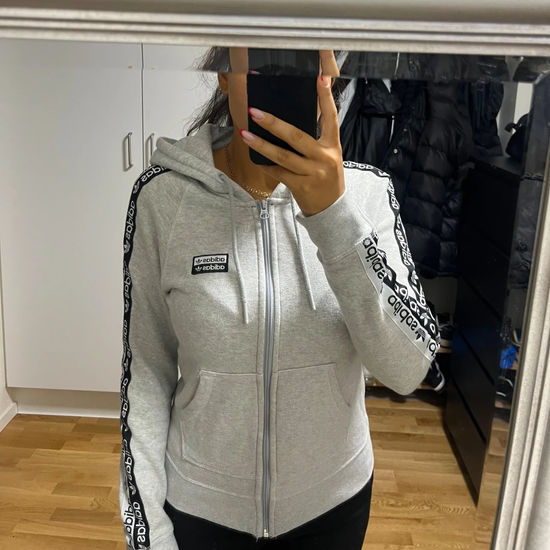 Grå Adidas hoodie med dragkedja - 1