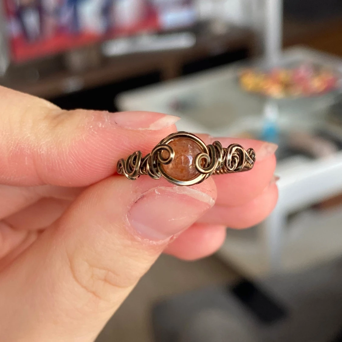 Handgjord ring med glittrig sten - 2