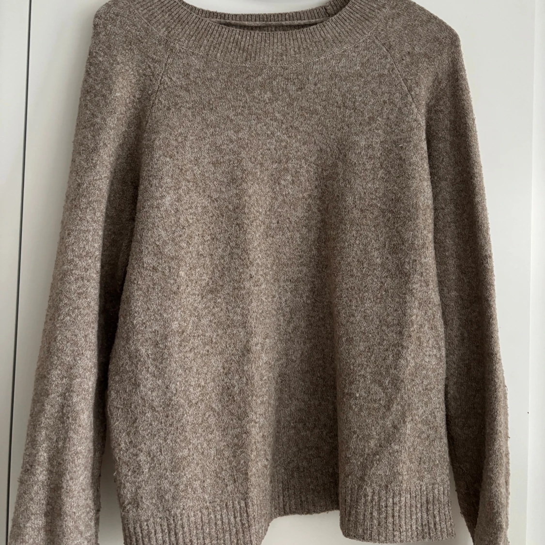 Beige stickad tröja från Vero Moda