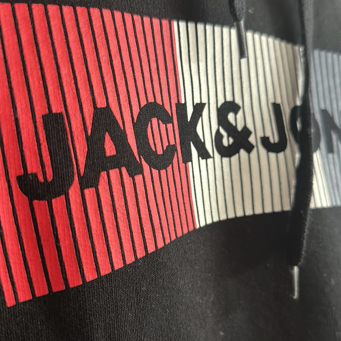 Svart hoodie från Jack & Jones - 3