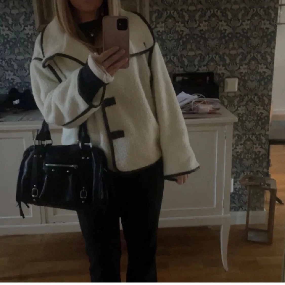 Suuper trendig och snygg pälsjacka🥰💞😇😇