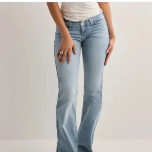 Ljusblå Nelly jeans - Säljer dessa no waist jeans från nelly❣️❣️