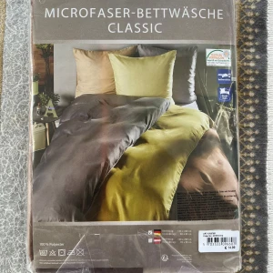 Microfaser-Bettwäsche Classic - Microfaser-Bettwäsche Classic i 100% polyester, ny i förpackning. Setet innehåller påslakan och örngott i två färger, mått 135x200 cm/80x80 cm eller 140x200 cm/70x90 cm. Mjukt, slitstarkt material, perfekt för en modern sovrumskänsla.