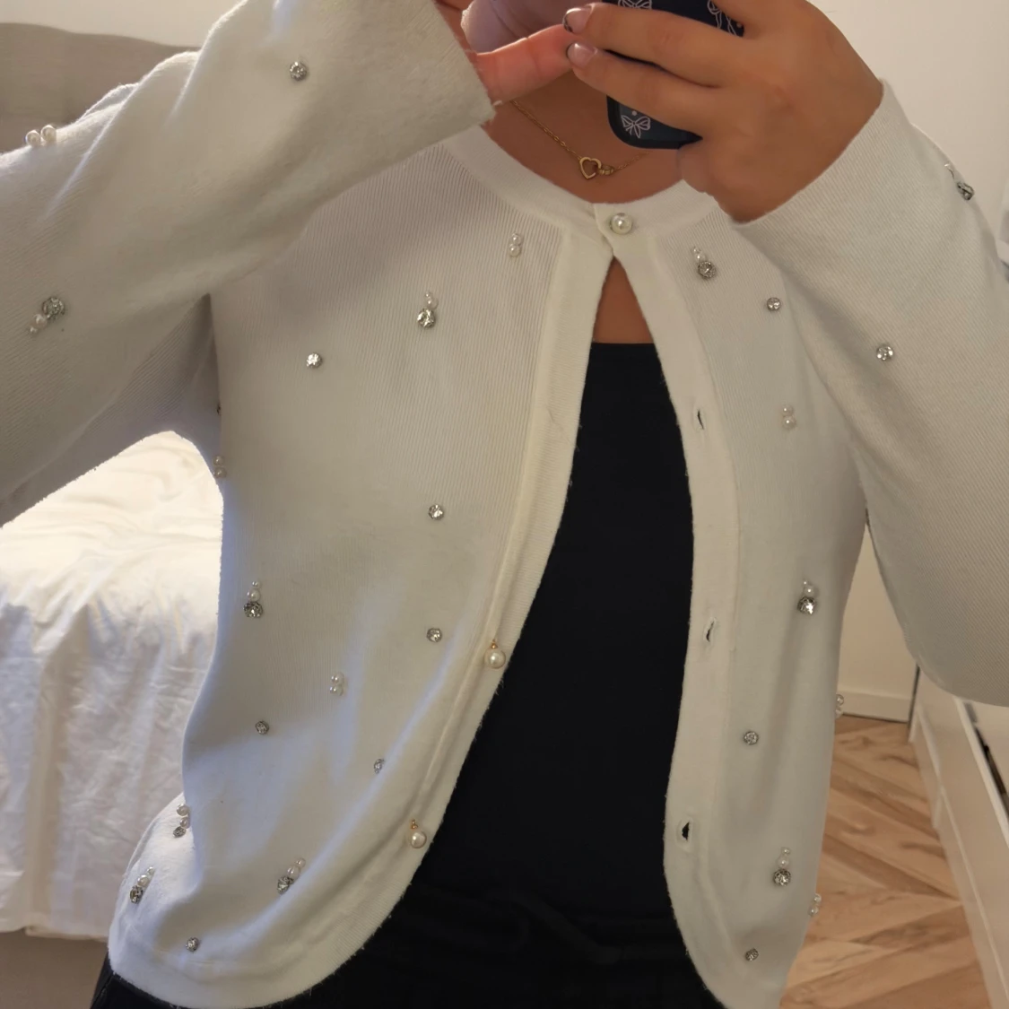 Vit kofta med pärlor och strass - 2