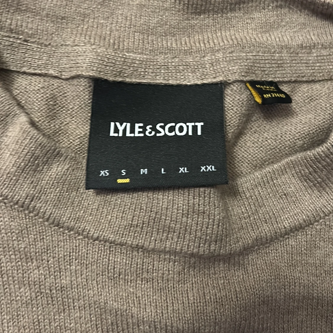 Beige stickad tröja från Lyle & Scott - 2