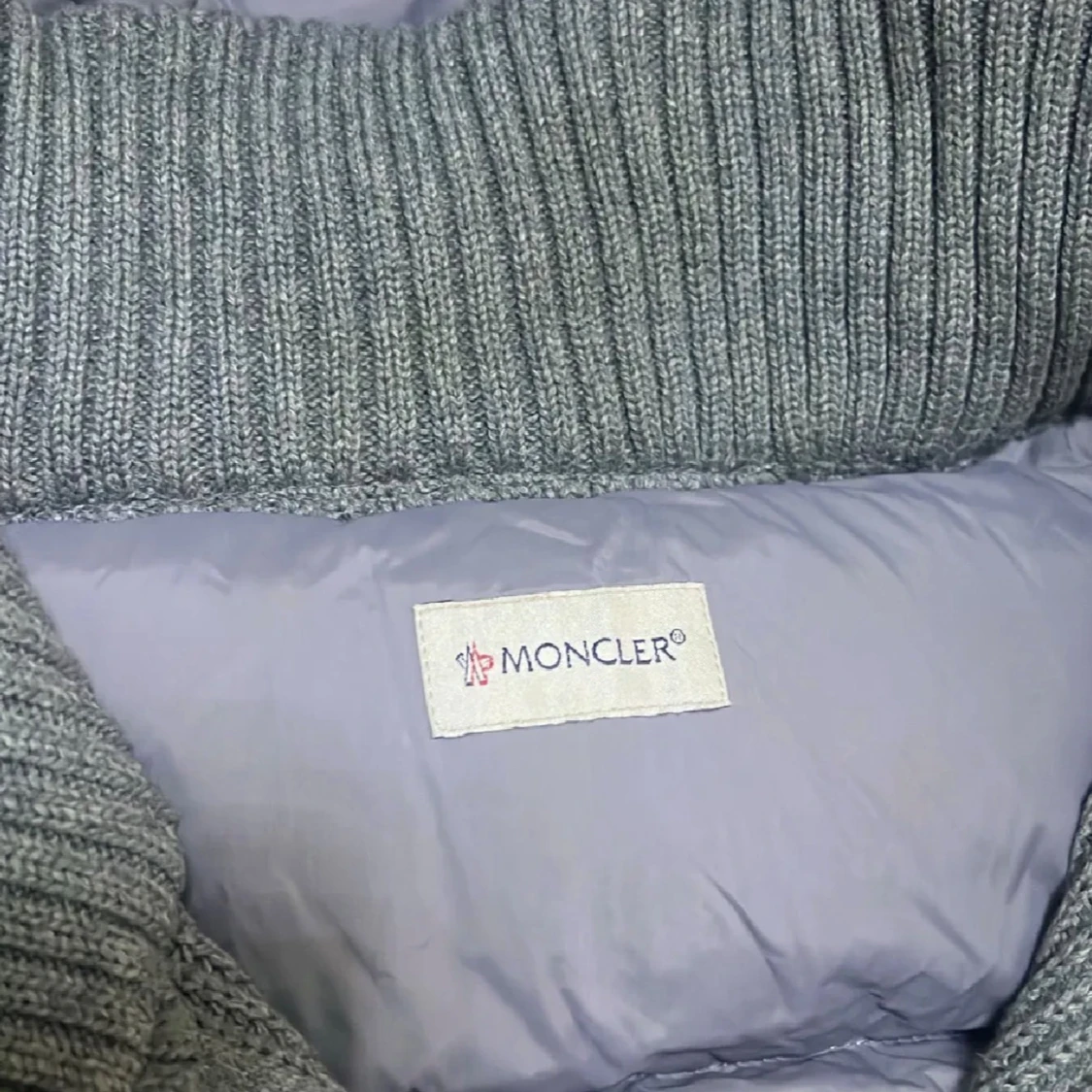 Grå pufferjacka från Moncler - 3