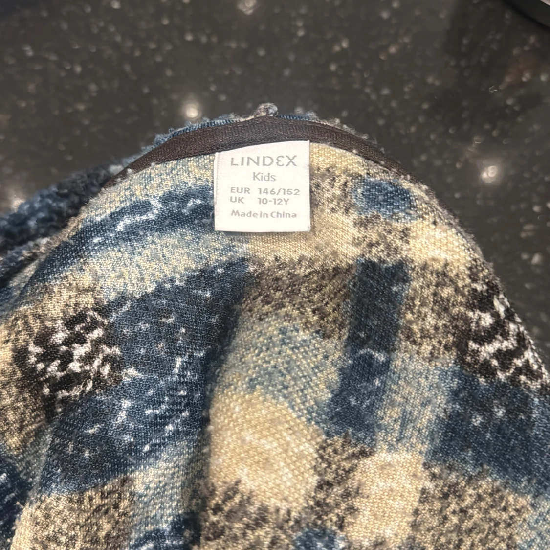 Rutig fleecehoodie från Lindex - 3