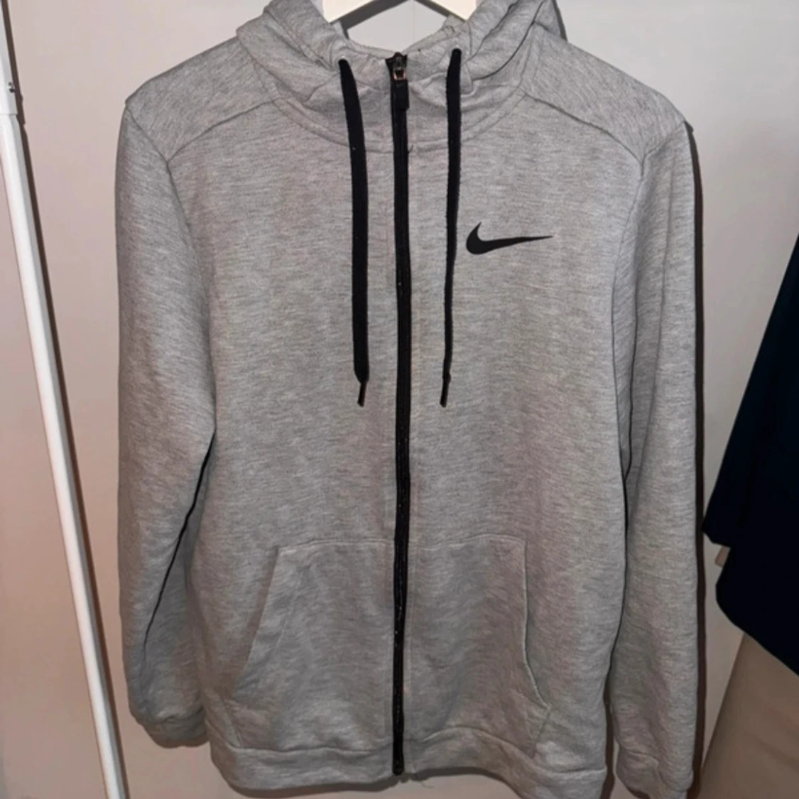 Grå hoodie från Nike