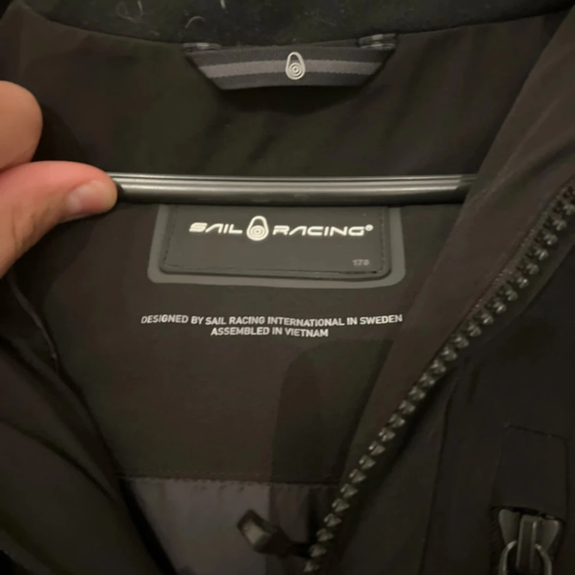 Svart pufferjacka från Sail Racing - 2