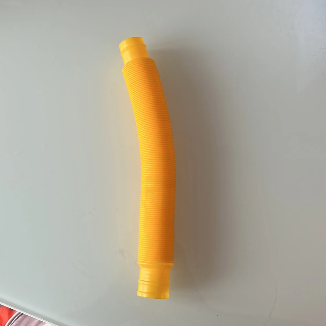 Gul flexibel plastslang - 1