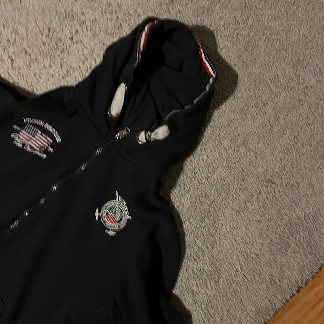 Svart hoodie från Vinson Polo Club STORLEK 12y  - 3