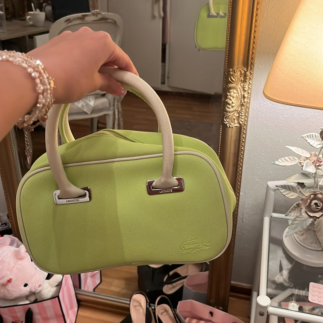 Ljusgrön handväska från Lacoste