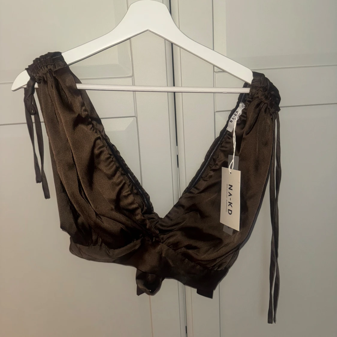 Brun topp från NA-KD