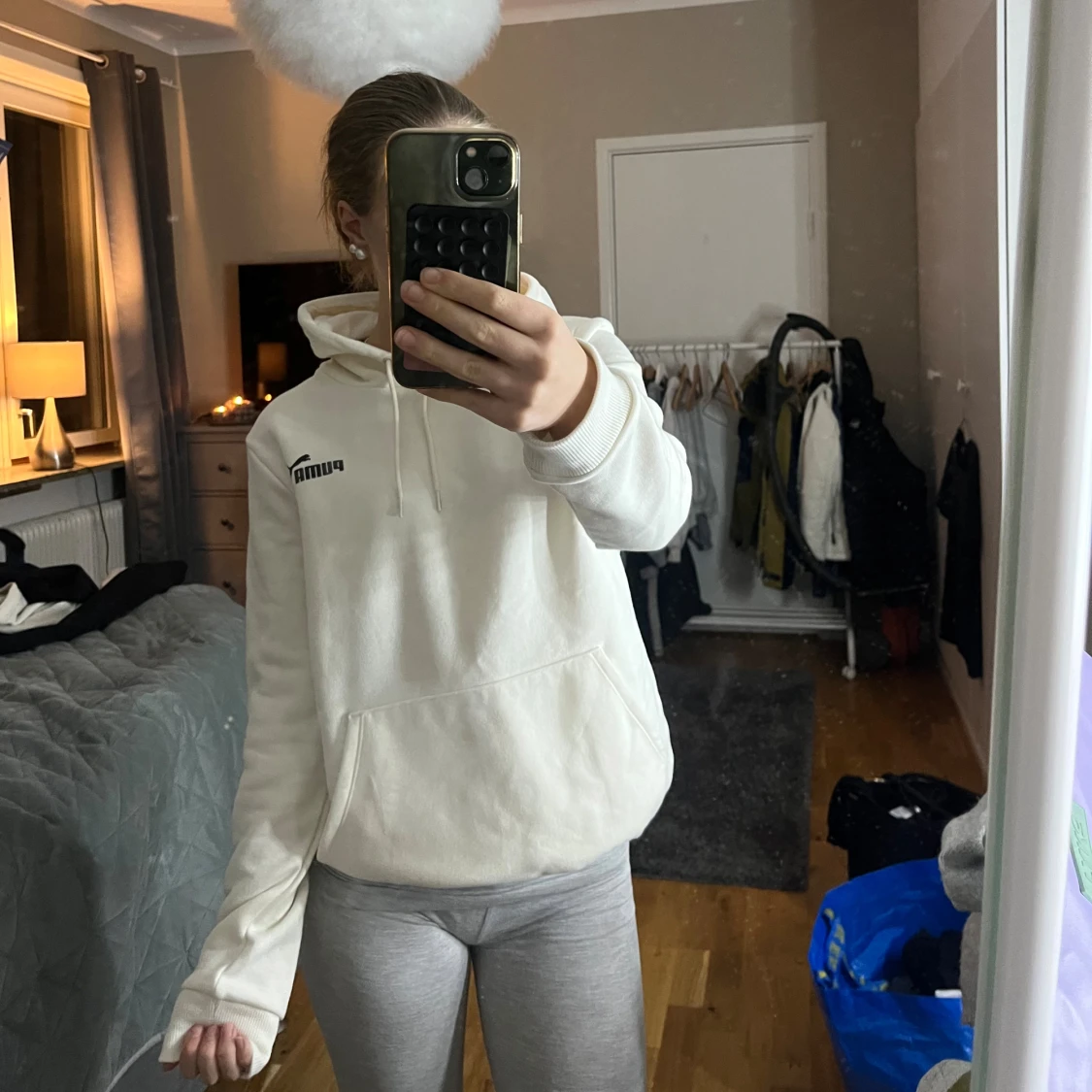 Vit hoodie från Puma med huva - 1
