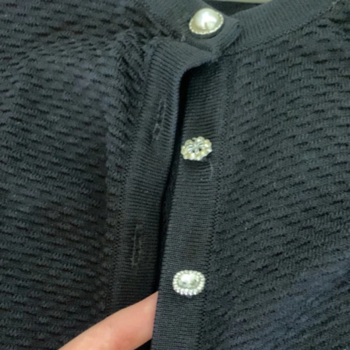 Svart kofta från Zara med pärlknappar - 1