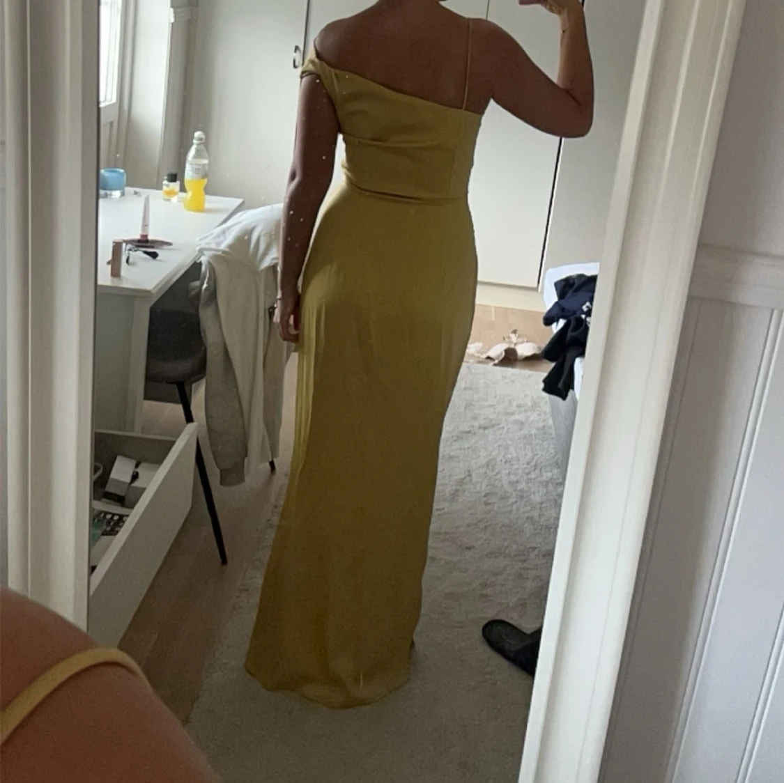 Gul offshoulder långklänning - 2