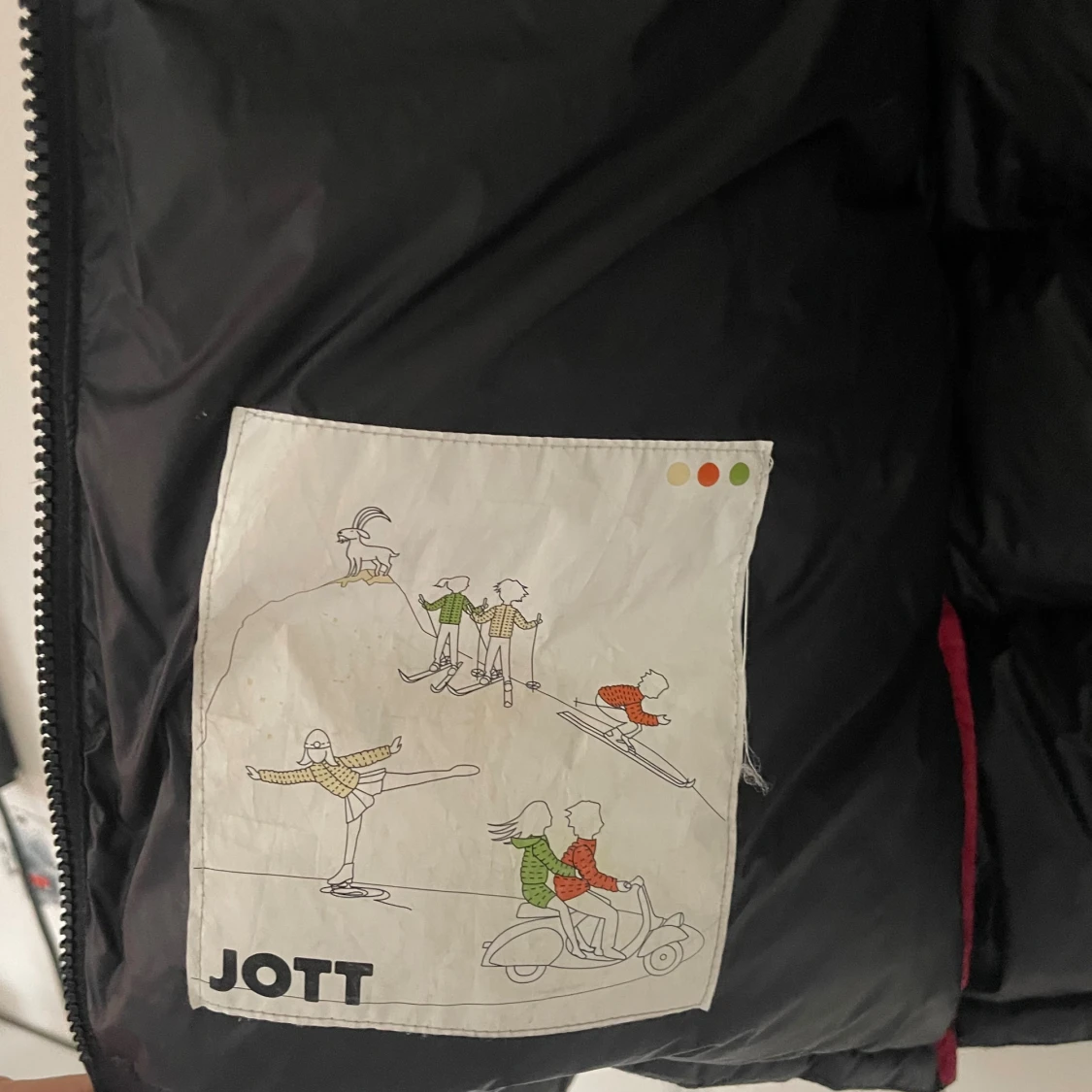 Svart pufferjacka från JOTT - 3