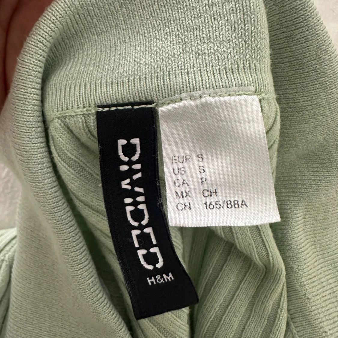 Ribbad mintgrön polotopp från H&M Divided - 2