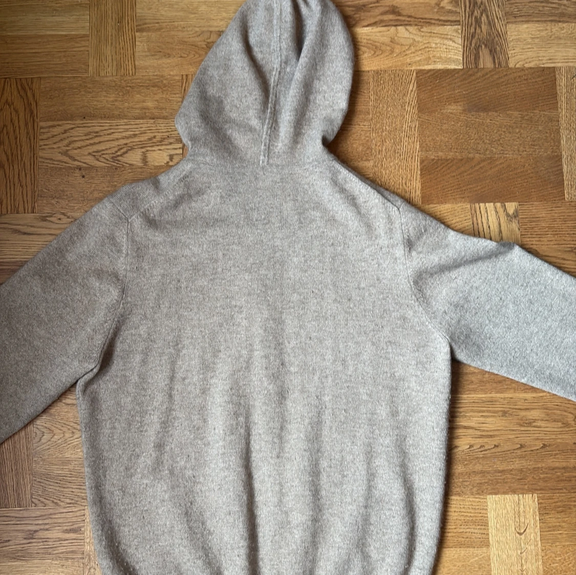 Beige hoodie i kashmir från Soft Goat - 3