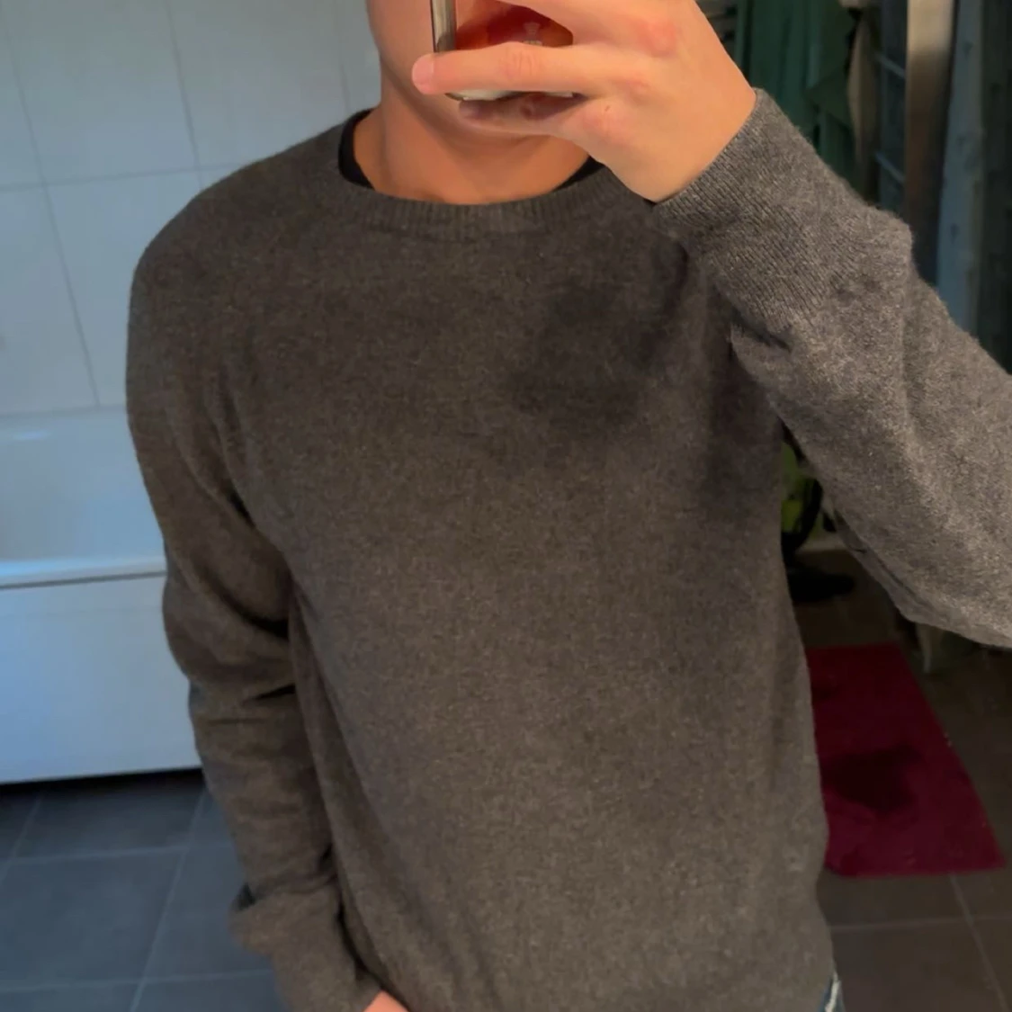 Grå stickad tröja Oscar Jacobson