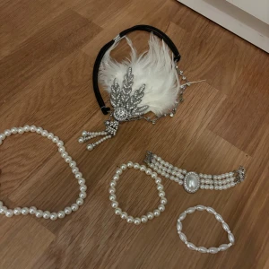 Gatsby kit - De är 3 armband, ett halsband och ett diadem 🥰🙌